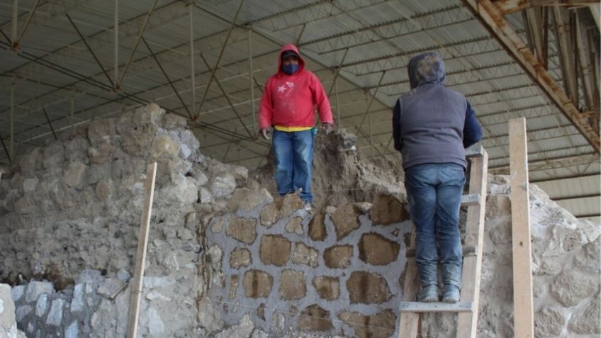 Arqueólogos del INAH afianzan edificio de Cacaxtla