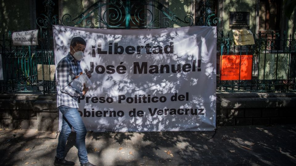 DEFENSA. Mantienen manifestaciones de apoyo a favor de José Manuel del Río Virgen. Foto: Cuartoscuro