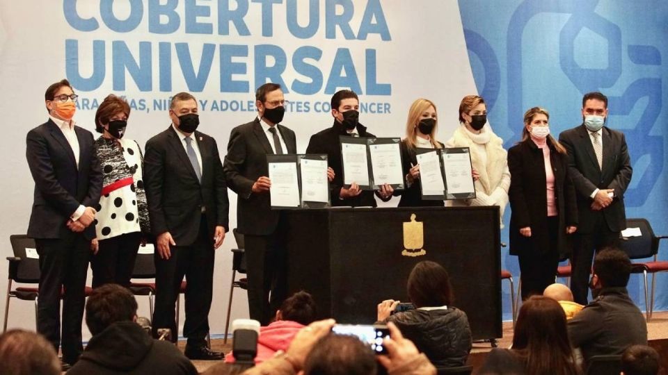 Gobierno de Nuevo León firma convenio para atender a niños con cáncer en Hospital Universitario (Foto: Especial)