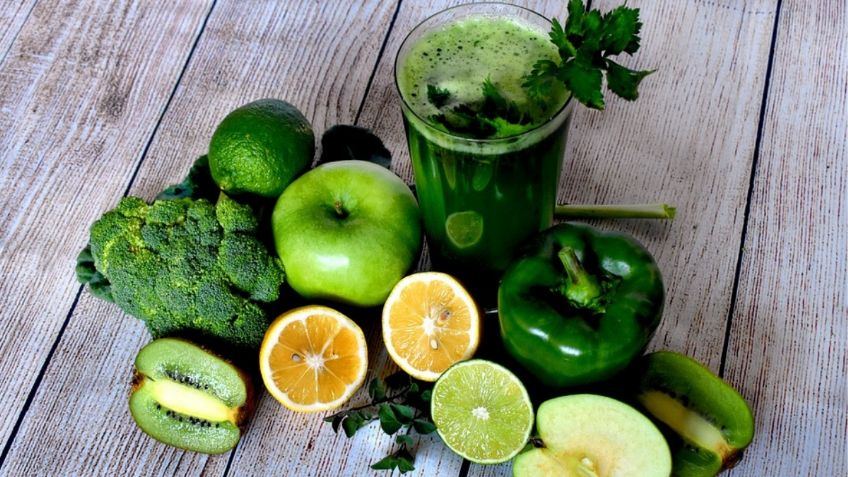 Conoce cómo preparar jugo verde para reducir el azúcar en la sangre