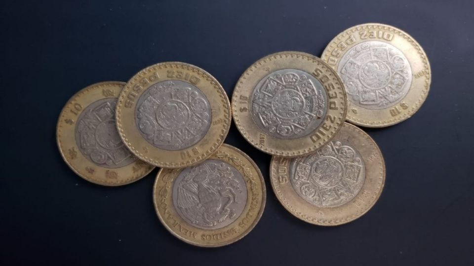 Imagen ilustrativa de monedas de 10 pesos mexicanos. Foto: Especial