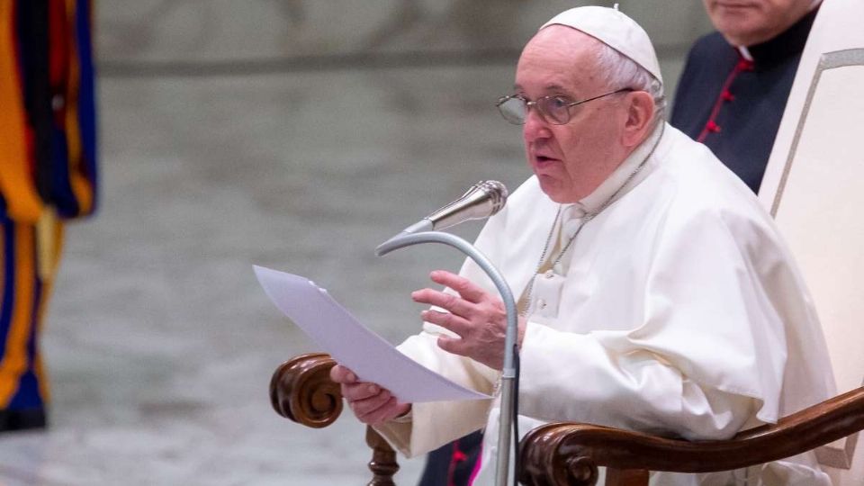 El líder de la iglesia católica llamó a los papás a ofrecer apoyo a sus hijos homosexuales (Foto: Especial)
