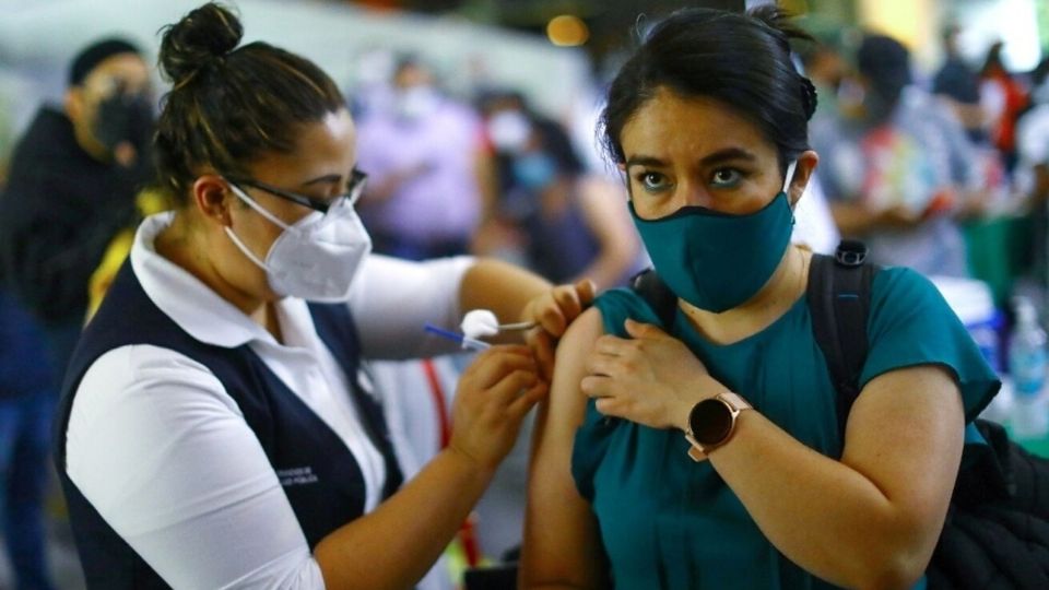 Continúan las jornadas de refuerzo anticovid (Foto: Reuters)