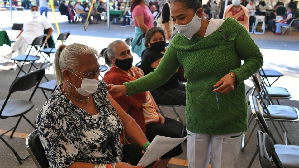 REFUERZO. A la aplicación de la vacuna, asistió poca gente. Foto: Especial