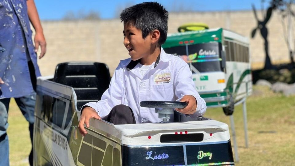 PROYECTOS. El siguiente proyecto de Austreberto es un autobús a escala con motor de gasolina. Foto: Gerardo García