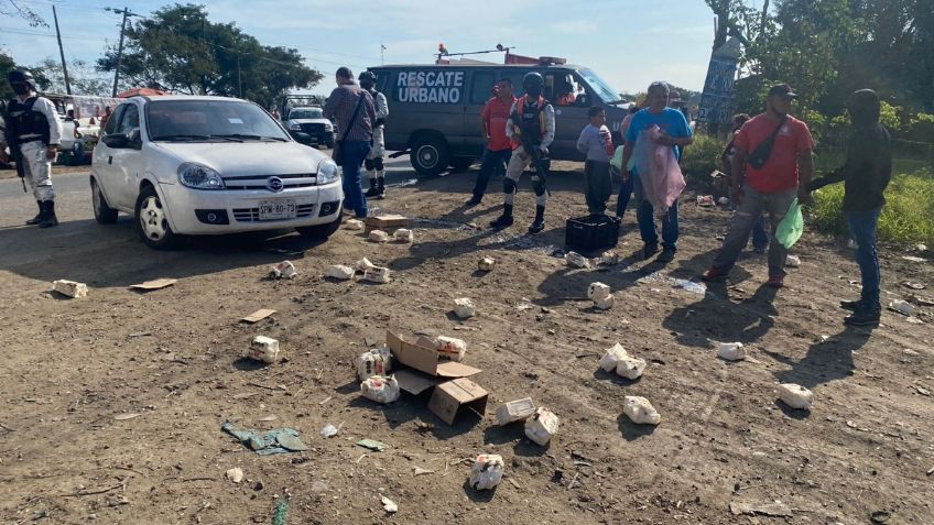 Rapiña en Tampico: pobladores toman mantequilla de un camión involucrado en un accidente