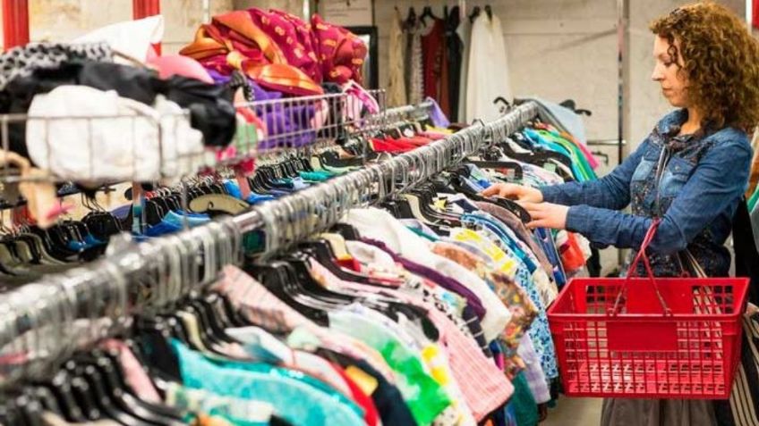 ¡Olvídate de comprar ropa nueva! Prendas de segunda mano serán tendencia este 2022