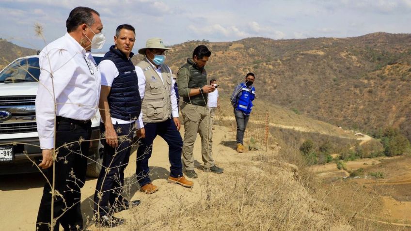 Alejandro Murat Hinojosa supervisa trabajos en autopista Oaxaca- Costa