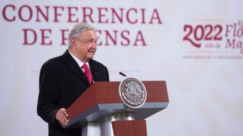 'Hay propuestas de empresas que quieren intercambiar unos helicópteros por el avión,' informó López Obrador. FOTO: Presidencia