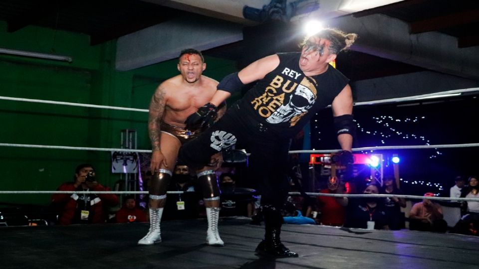 En el segundo combate se enfrentaron Vudú Max contra Gianiccus. FOTOS PABLO LOZANO / (CORTESÍA REY BUCANERO)
