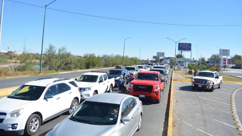 Aumenta 41% de cruces en la frontera de Nuevo Laredo con Estados Unidos (Foto: Especial)