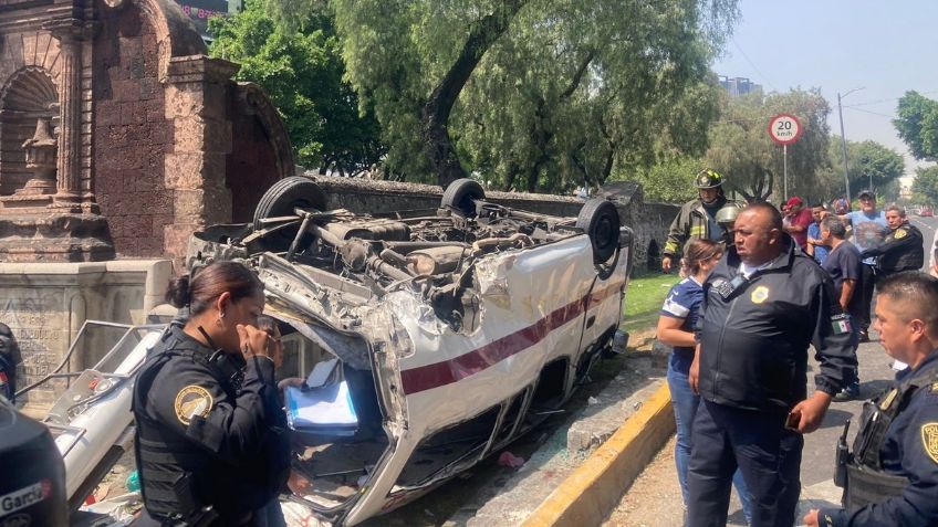 Aparatosa volcadura en Insurgentes Norte deja al menos 15 lesionados