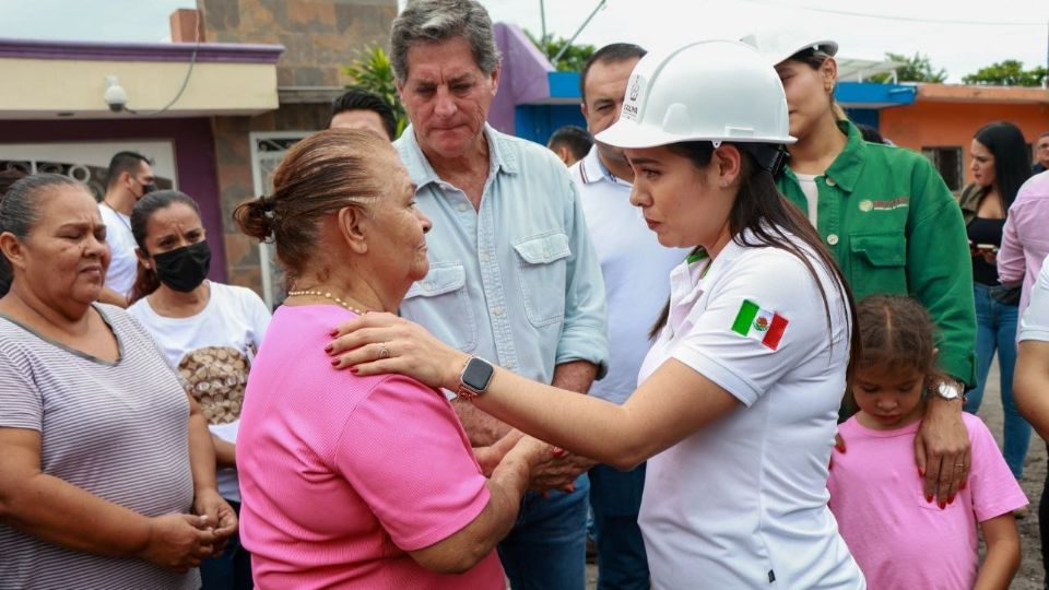 Indira Vizcaíno acudió a algunas zonas afectadas por el sismo