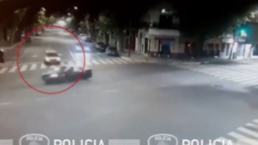 VIDEO | Un conductor se pasó el semáforo rojo y causó violento choque  en Buenos Aires