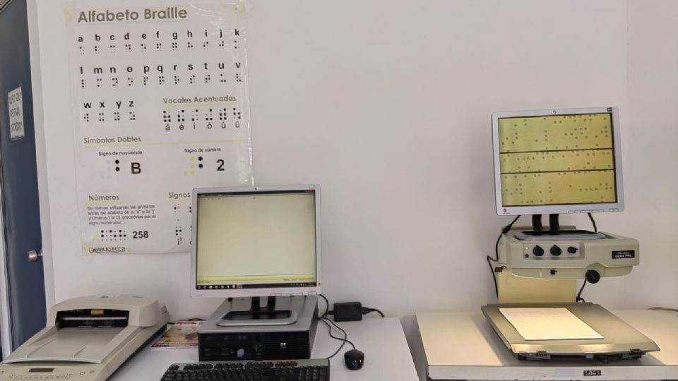 Alumnos con discapacidad visual le solicita a la universidad más equipo Braille