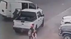 VIDEO | El aterrador momento en que sujetos armados "levantan" a hombre en carretera de Puebla