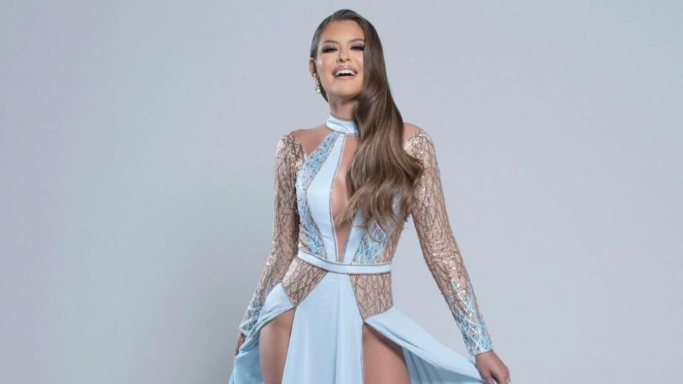 La bella conductora de 'Al Extremo' hizo gala de su buen gusto con este tierno vestido azul pastel