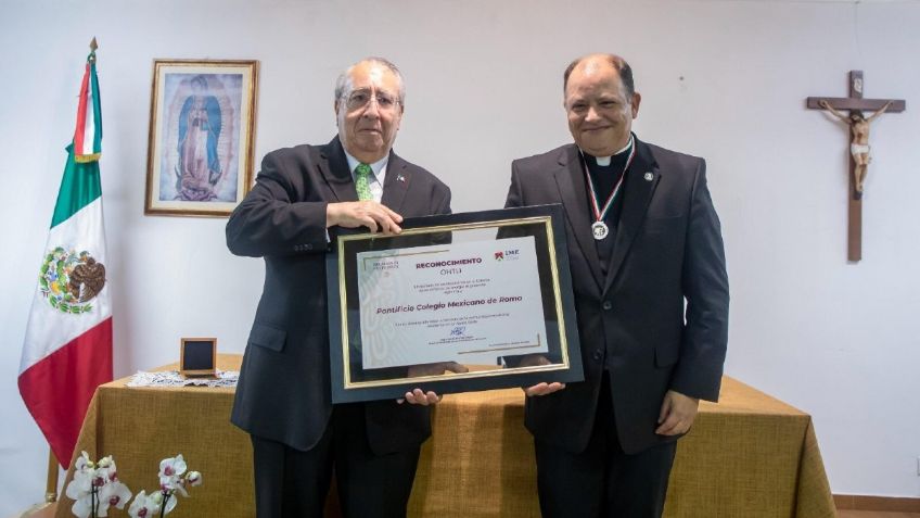 El Pontificio Colegio Mexicano en Roma, recibe el reconocimiento Ohtli