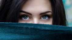 Las cejas que rejuvenecen el rostro con 5 detalles sencillos