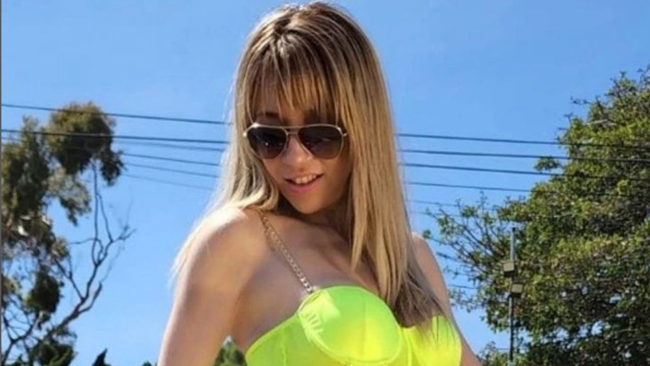 Video De Espaldas Noelia Impacta La Red Con Mini Vestido Plateado