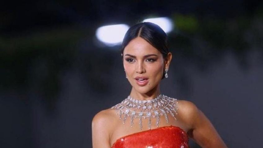 Desde Los Ángeles, Eiza González impone moda con impactante vestido rojo de lentejuelas