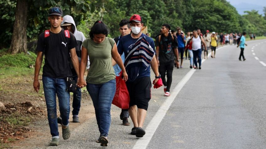 Desesperados, cientos de migrantes venezolanos buscan salir de Chiapas rumbo a EU