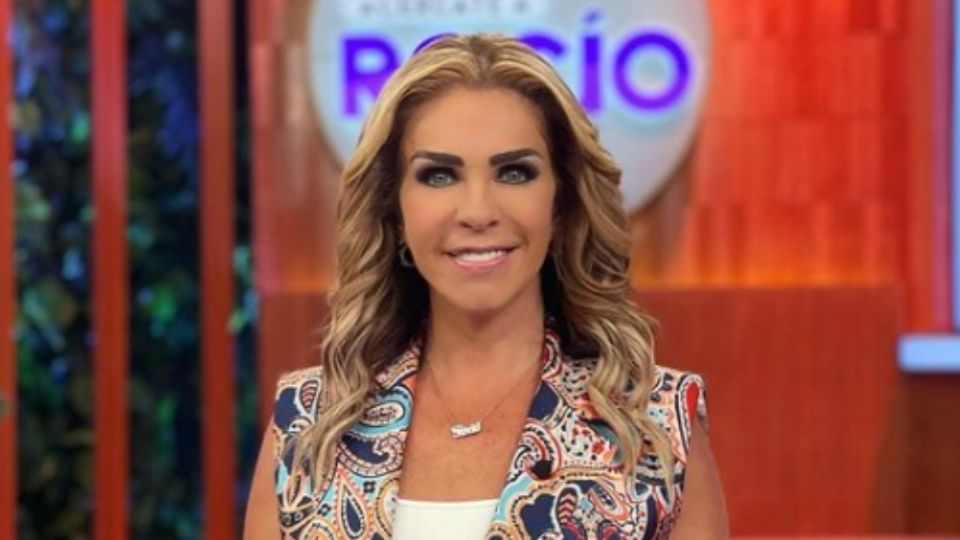 Rocío Sánchez Azuara deslumbra con elegante vestido verde ideal para otoño