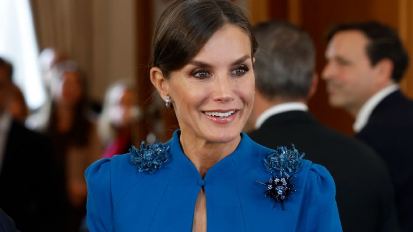 La reina Letizia se suma al estilo de Barbie con el look ideal para rejuvenecer este otoño