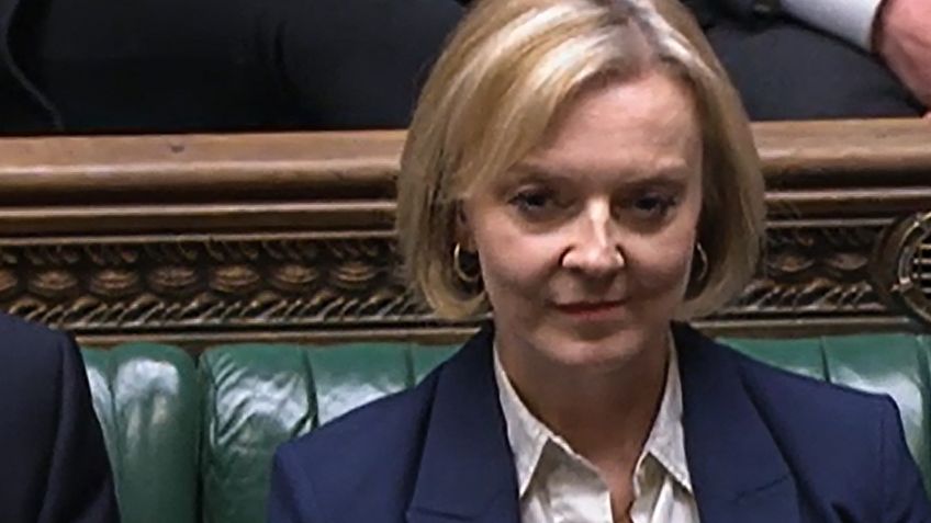 Liz Truss  anula plan fiscal y se disculpa