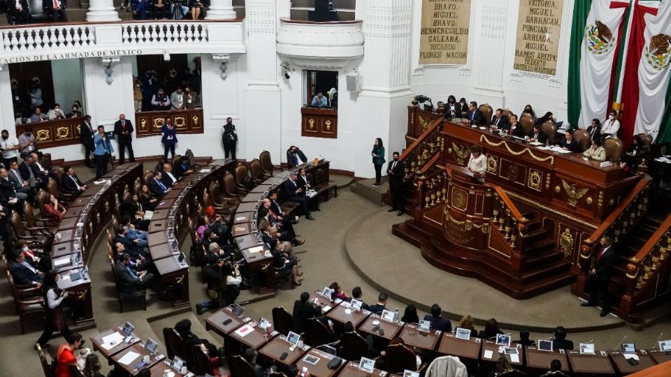 Luisa Gutiérrez y Federico Döring explicaron que la CDMX tiene derecho a salir de bache populista.