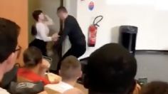 VIDEO: Profesor pierde el control del salón y una alumna hasta lo "cachetea"