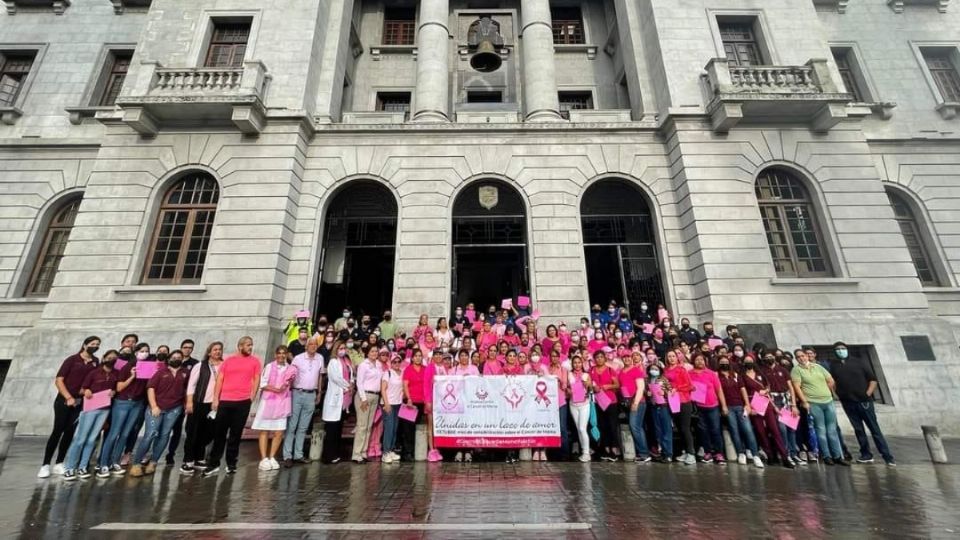 Más de 100 mujeres decidieron concentrarse en plaza de Armas en Tampico para realizar una caminata