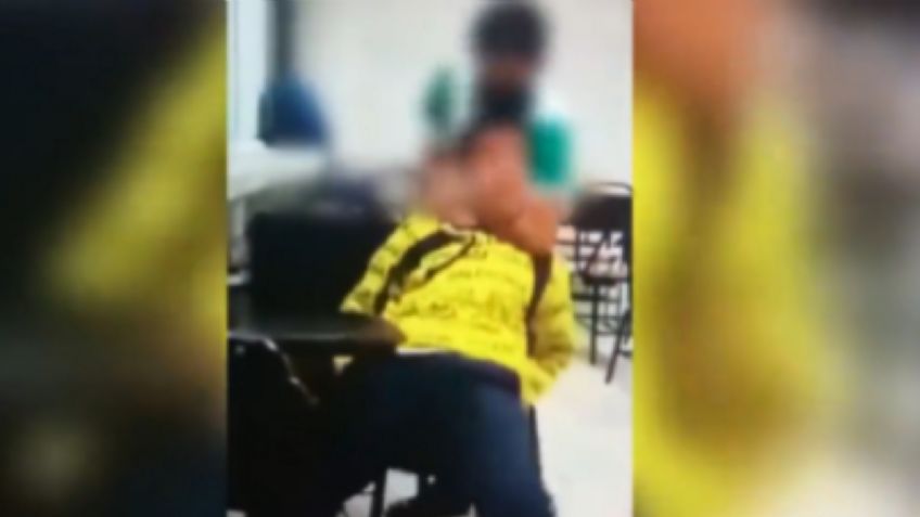 "Por estudioso": indignante video muestra a alumno del Conalep estrangulando a su compañero en el salón de clases