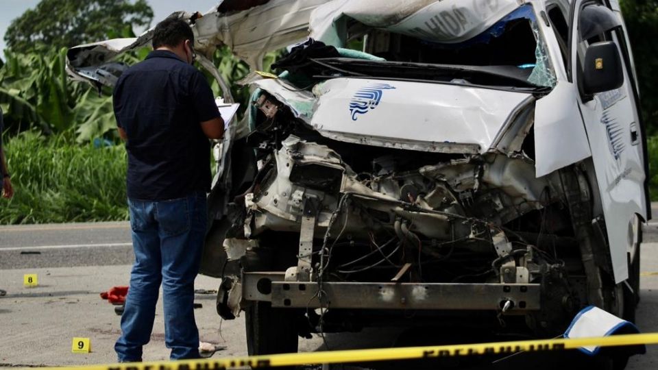 El conductor de la unidad huyó tras el incidente vial.