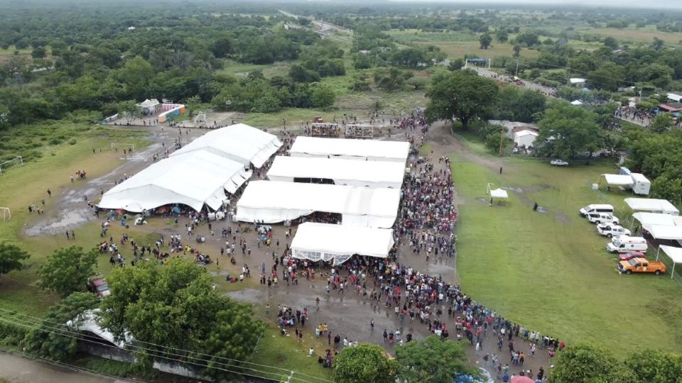 Colapsan servicios en san pedro Tapanatepec ante éxodo de viajeros de varias nacionalidades que ya duplica a la población local
