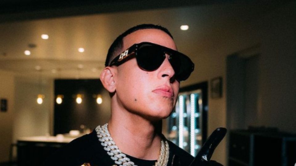 Daddy Yankee detiene concierto por incendio en el escenario