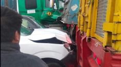 Volcadura y rapiña de tráiler mantienen cerrada a carretera Puebla-Córdoba hace más de 10 horas