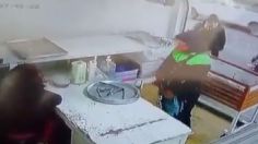 VIDEO |  Policías detienen a un sujeto que intentó asaltar una panadería con subametralladora en Ecatepec