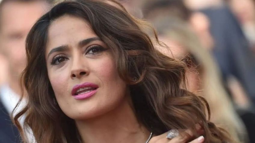 Salma Hayek enciende la red con pronunciado escote y blusa de transparencias