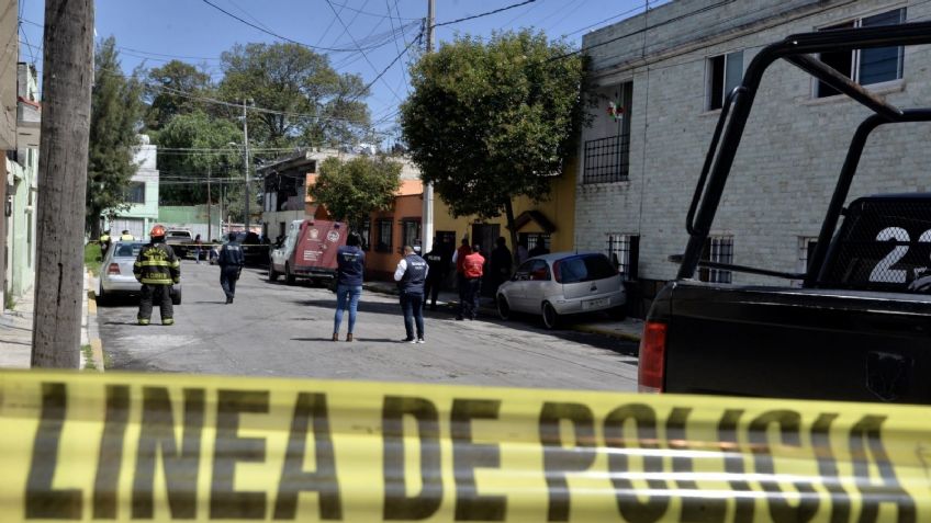 Captan violento asalto contra una mujer en calles de Neza, su perrito intentó defenderla y terminó golpeado