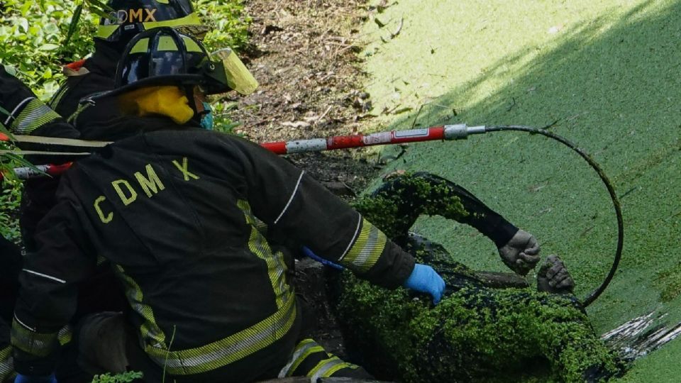 Los Bomberos, el ERUM y la Fiscalía colaboraron para el rescate del hombre quien ya no contaba con signos vitales