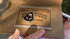 Abuelita regala ouija en su velorio y desata la diversión de los asistentes