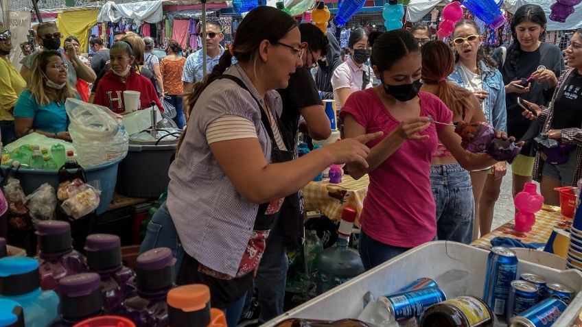 Adiós "licuachelas": prohíben la venta de bebidas alcohólicas en tianguis y bazares de CDMX