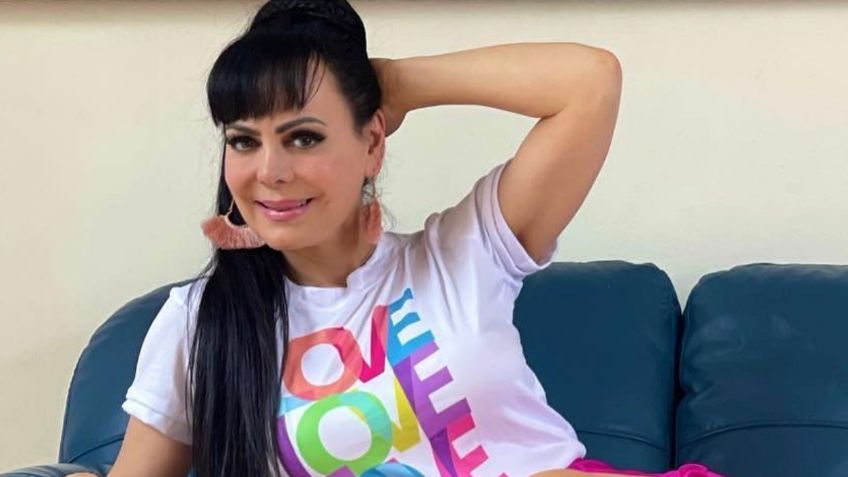 Maribel Guardia da cátedra de estilo con pantalón acampanado y top blanco