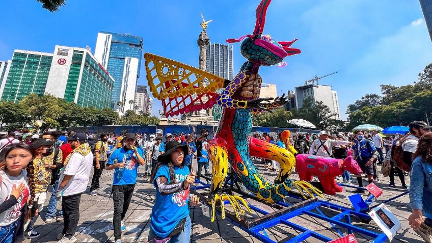 Alebrijes, zombies y globos tomaron la CDMX desde el Zócalo hasta el Ángel de la Independencia