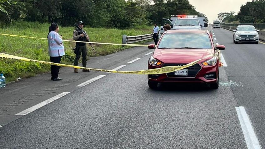 Laura Alicia trató de huir de unos hombres armados, pero la asesinaron a balazos dentro de su auto