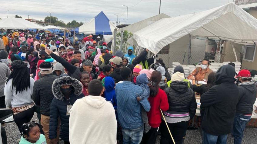 Apoyan con alimentos a migrantes en Tamaulipas