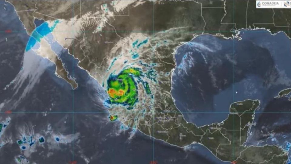 El Huracán Roslyn mantiene fuertes lluvia y rachas de viento en el occidente del país.