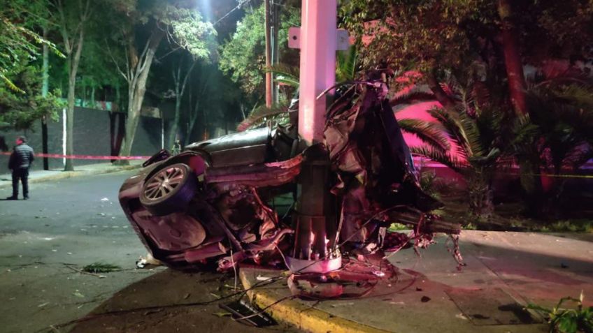 Murió prensado tras chocar a toda velocidad en Tlalpan y Viaducto, la llanta y el motor del auto salieron volando