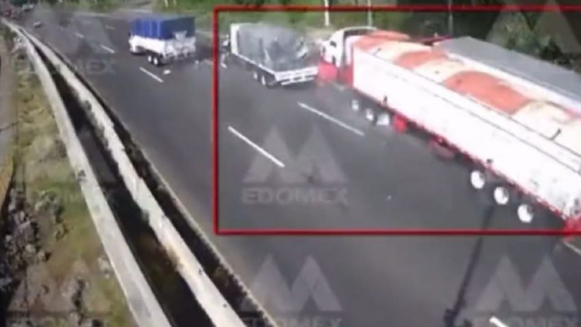 VIDEO | El brutal momento en que un tráiler derrapa y se estrella en la México-Toluca